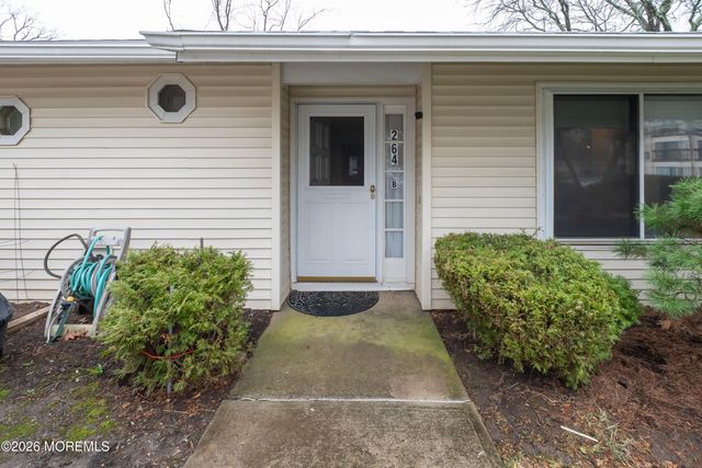 264B Crosse Drive, Monroe, NJ 08831