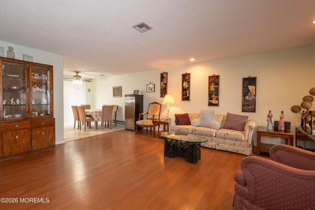 264B Crosse Drive, Monroe, NJ 08831