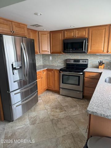 264B Crosse Drive, Monroe, NJ 08831