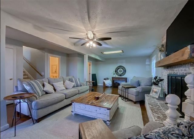 42 County Road 640, Green Forest, AR 72638