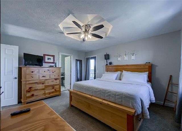 42 County Road 640, Green Forest, AR 72638