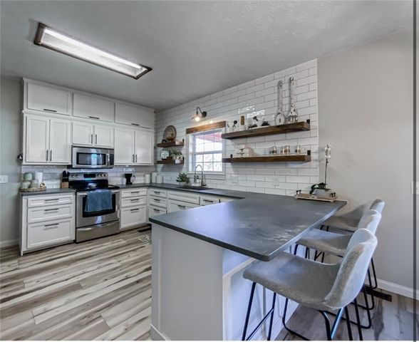 42 County Road 640, Green Forest, AR 72638