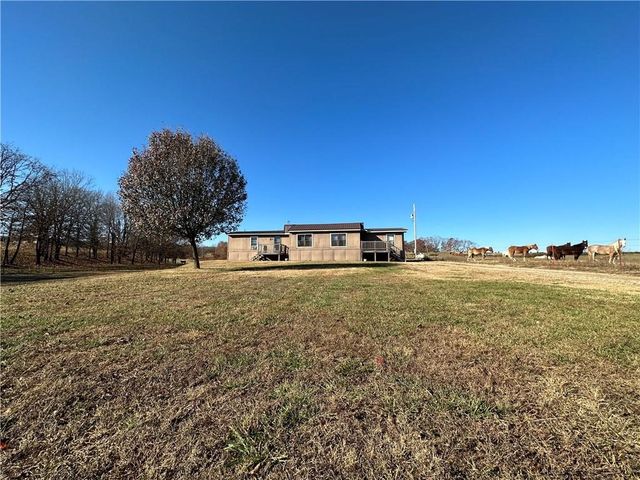 42 County Road 640, Green Forest, AR 72638