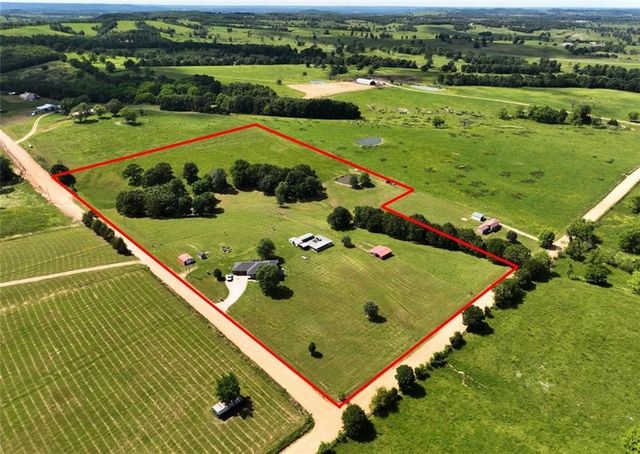 42 County Road 640, Green Forest, AR 72638