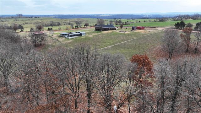 42 County Road 640, Green Forest, AR 72638