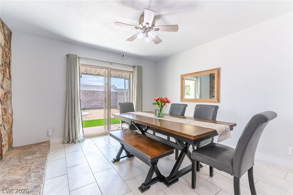 105 South Cimarron Road, Las Vegas, NV 89145 — photo 4