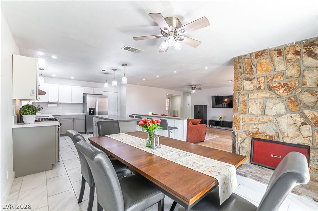 105 South Cimarron Road, Las Vegas, NV 89145 — photo 5