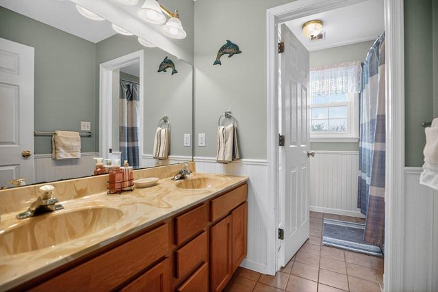1990 KNIGHT RD, Green Lane, PA 18054