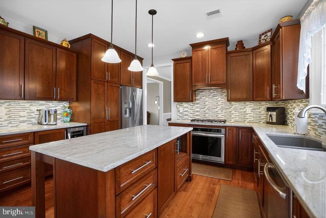1990 KNIGHT RD, Green Lane, PA 18054