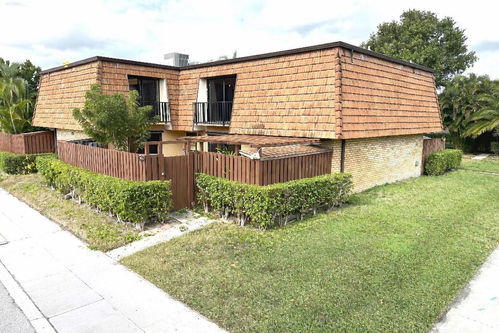 1006 10th Lane, Greenacres, FL 33463