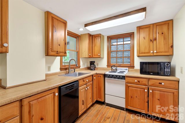 102 Frist Road, Montreat, NC 28757
