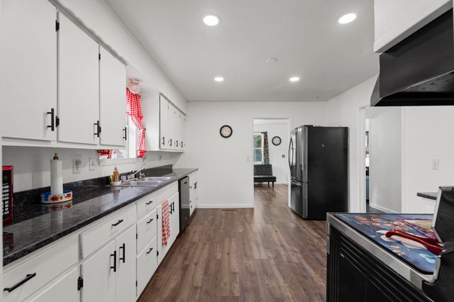 300 Lake Road 3, Grove, OK 74344