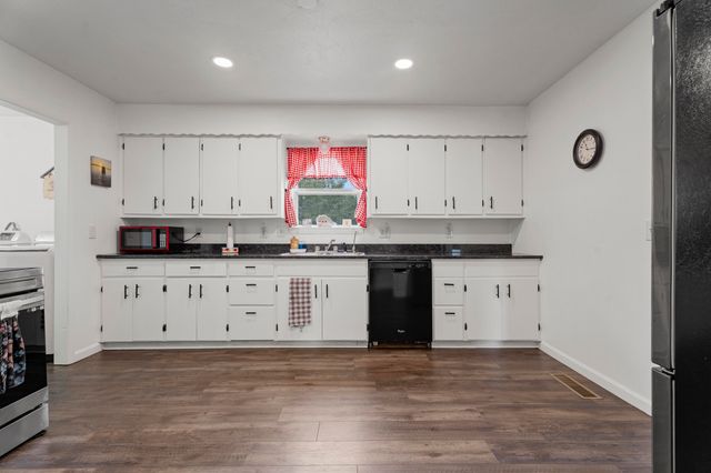 300 Lake Road 3, Grove, OK 74344