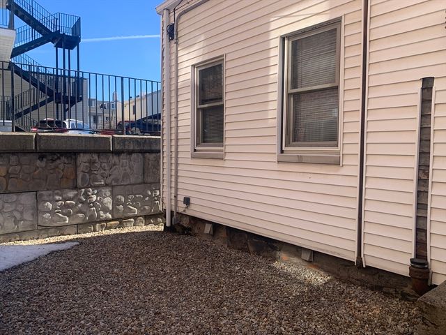 8 Avon Pl, Boston, MA 02129