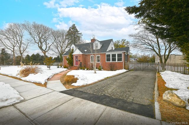 1 Central Street, Greenlawn, NY 11740