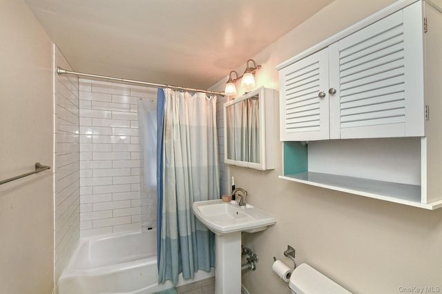 1 Central Street, Greenlawn, NY 11740