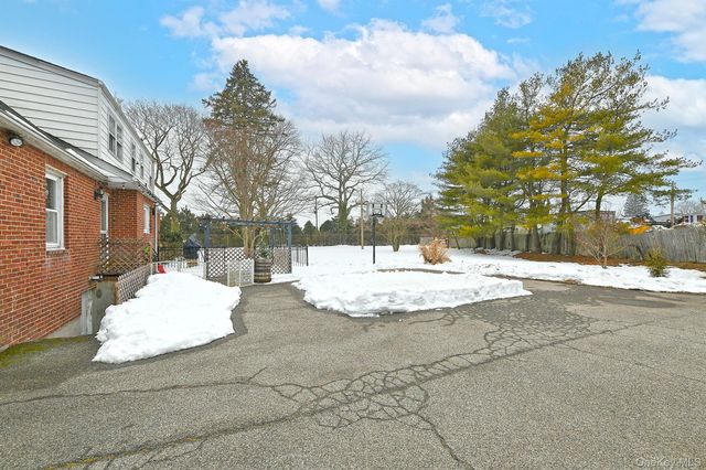 1 Central Street, Greenlawn, NY 11740