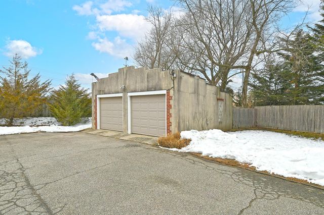 1 Central Street, Greenlawn, NY 11740