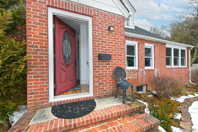 1 Central Street, Greenlawn, NY 11740