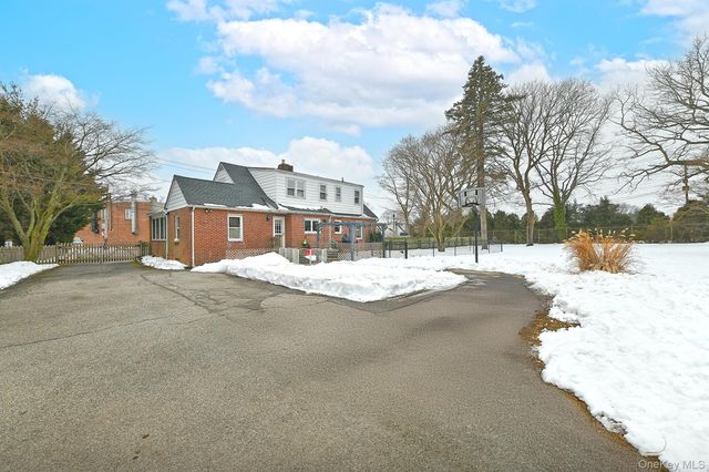 1 Central Street, Greenlawn, NY 11740