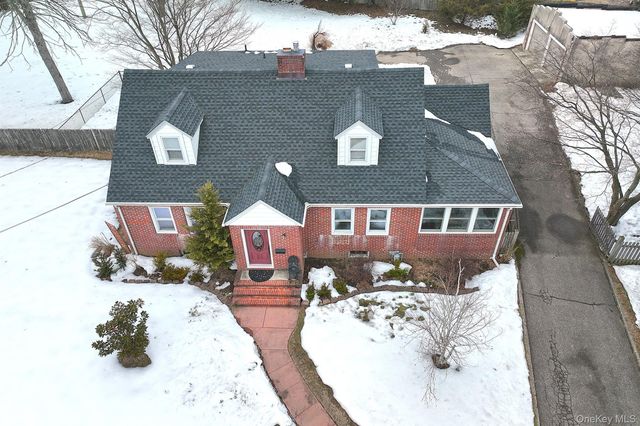 1 Central Street, Greenlawn, NY 11740