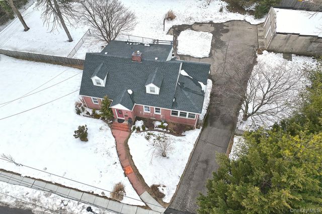 1 Central Street, Greenlawn, NY 11740