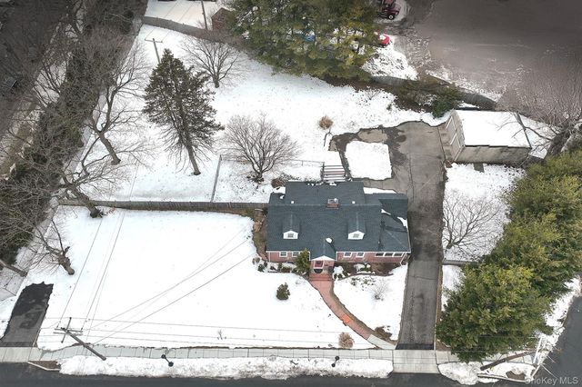 1 Central Street, Greenlawn, NY 11740