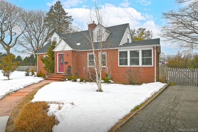 1 Central Street, Greenlawn, NY 11740