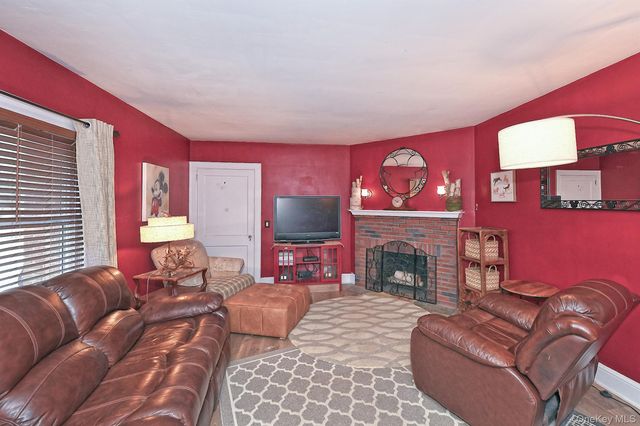 1 Central Street, Greenlawn, NY 11740