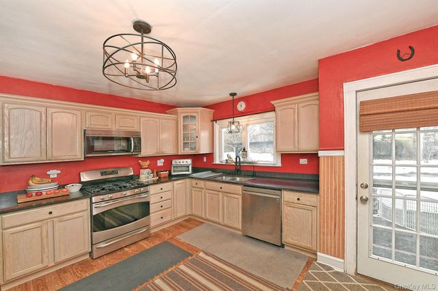 1 Central Street, Greenlawn, NY 11740