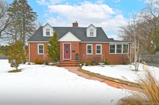 1 Central Street, Greenlawn, NY 11740