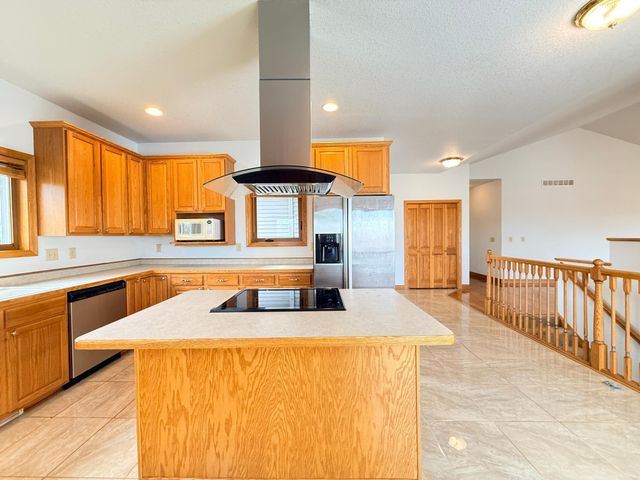 676 12th Avenue NW, New Brighton, MN 55112