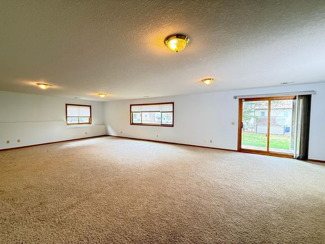 676 12th Avenue NW, New Brighton, MN 55112