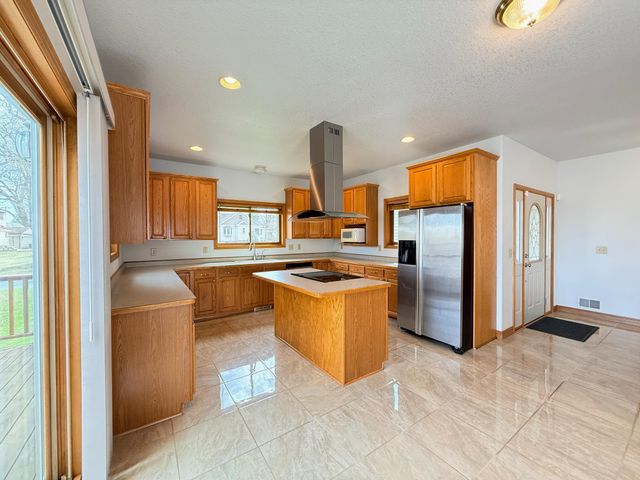 676 12th Avenue NW, New Brighton, MN 55112