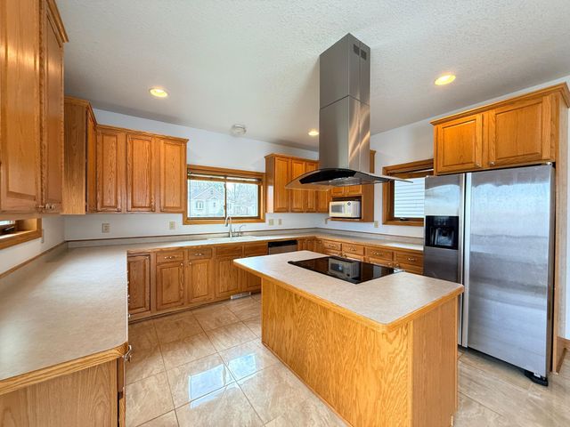 676 12th Avenue NW, New Brighton, MN 55112