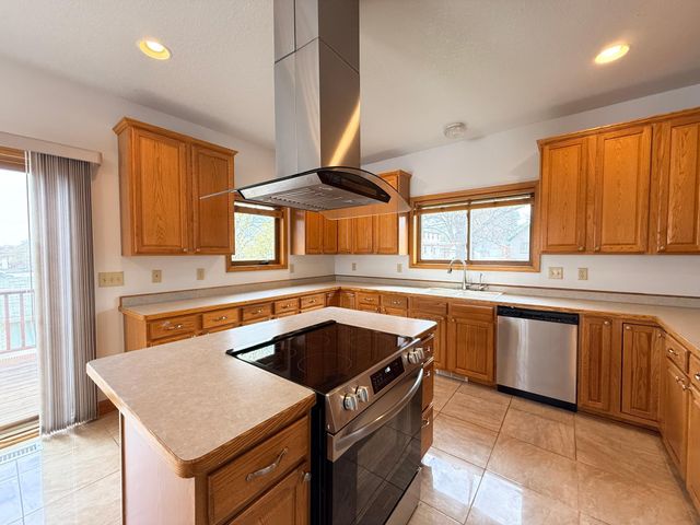 676 12th Avenue NW, New Brighton, MN 55112