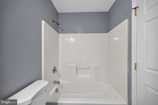 145 KNOLLWOOD RD, Millersville, PA 17551