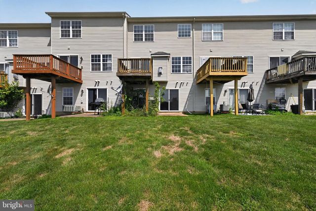 145 KNOLLWOOD RD, Millersville, PA 17551
