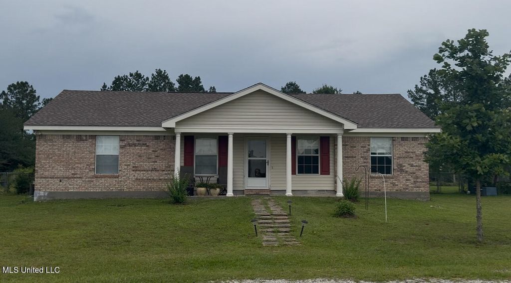 6130 Road 541, Kiln, MS 39556
