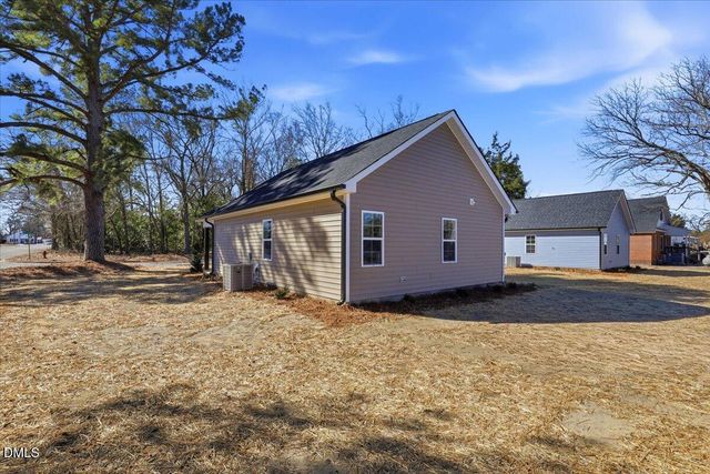 402 W James Street, La Grange, NC 28551