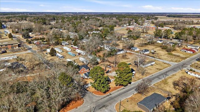 402 W James Street, La Grange, NC 28551