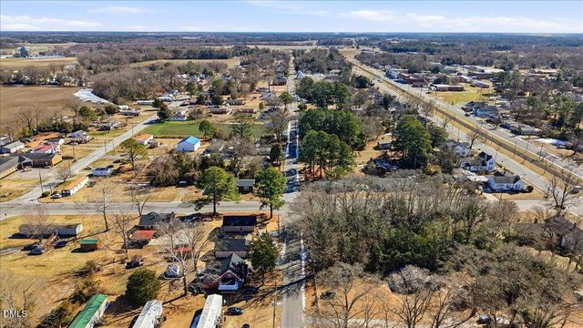 402 W James Street, La Grange, NC 28551