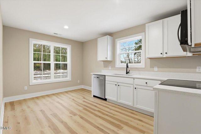 402 W James Street, La Grange, NC 28551