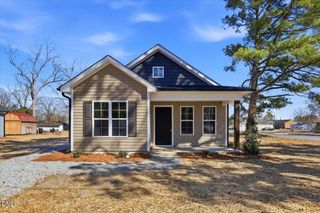 402 W James Street, La Grange, NC 28551