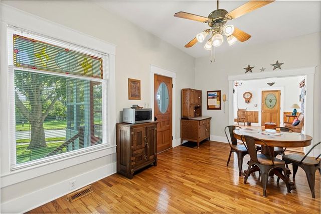 324 Harrison Street, Liberty, MO 64068