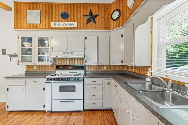 324 Harrison Street, Liberty, MO 64068