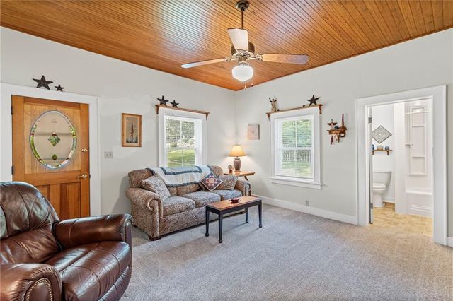 324 Harrison Street, Liberty, MO 64068