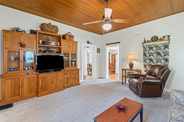 324 Harrison Street, Liberty, MO 64068