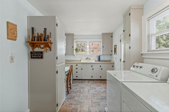 324 Harrison Street, Liberty, MO 64068