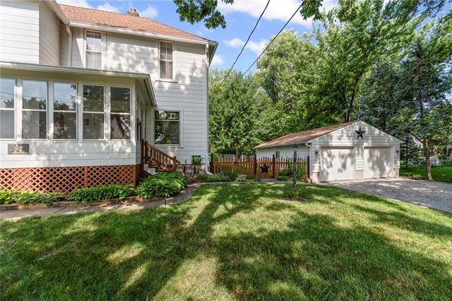 324 Harrison Street, Liberty, MO 64068